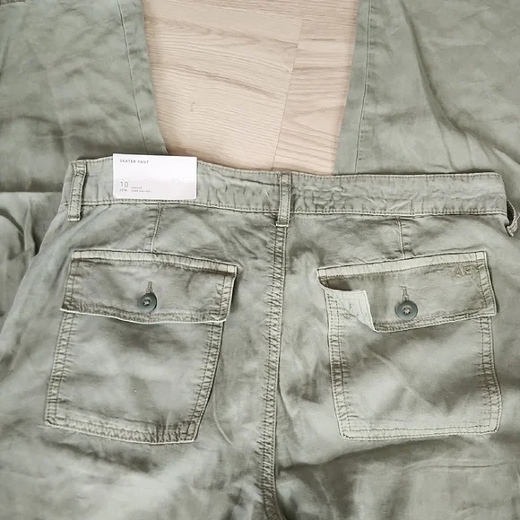 American Eagle Outfitters Green Cargo Pants - Picture 2 of 2